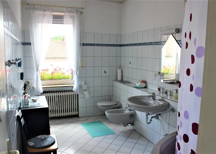 Zur Post Schwanheim Otel *